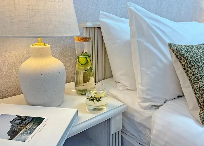 The Encino - Luxury Seaside Suite